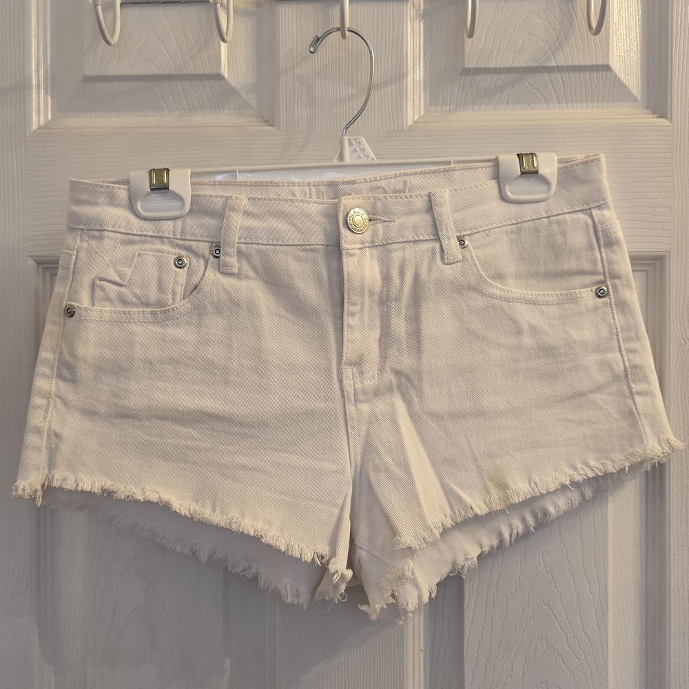 Rue21 White Frayed Hem Denim Shorts